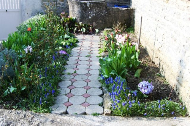 driveway garden stone small garden home DIY idea easy cheap