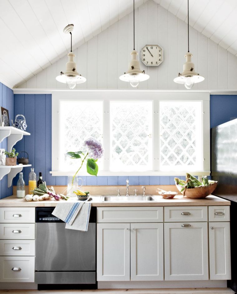 develop a small kitchen cottage style seaside white color blue paint