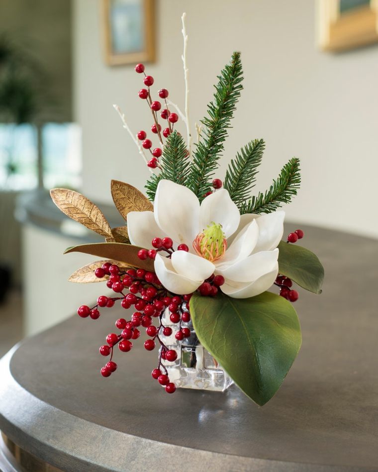 juledekoration eksempler hvid blomsterkomposition glas vase