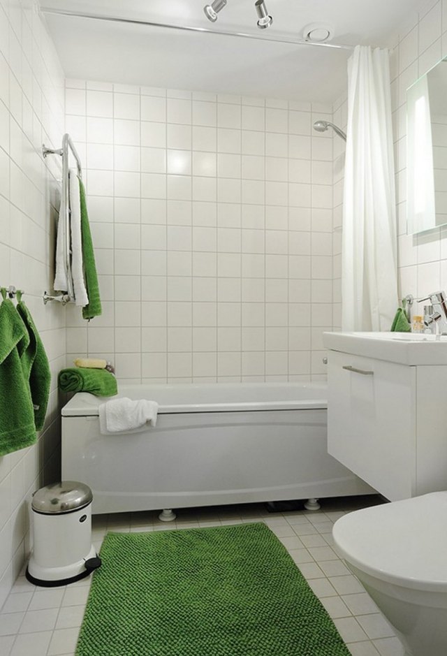 small white bathroom accents-green