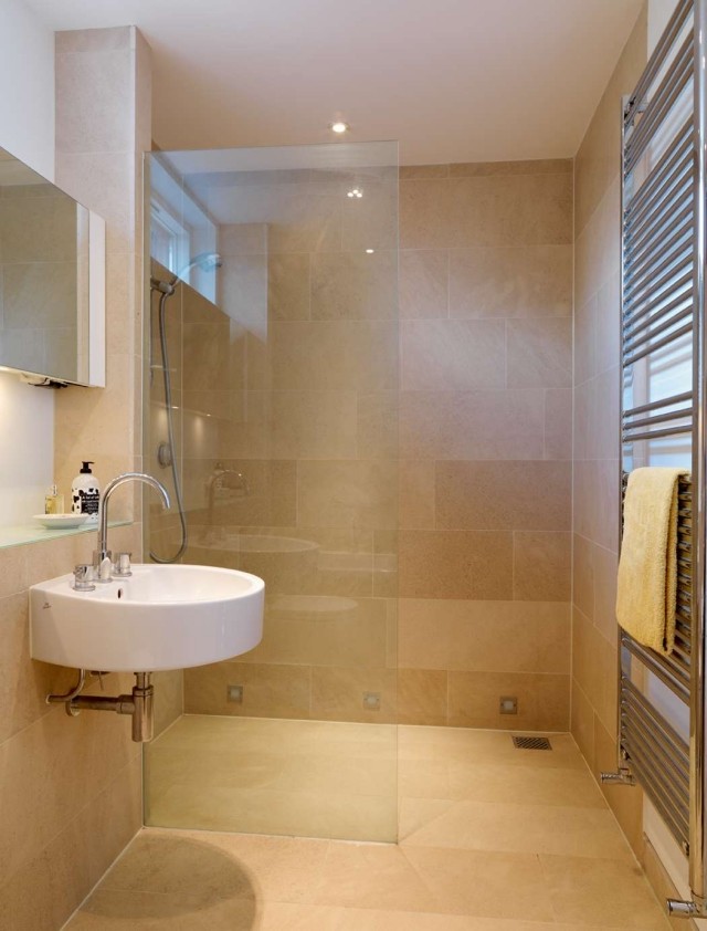 small contemporary bathroom wall-shower