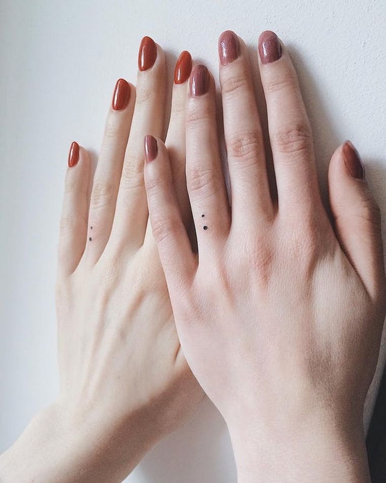 small-tattoos-woman-finger-discrete idea