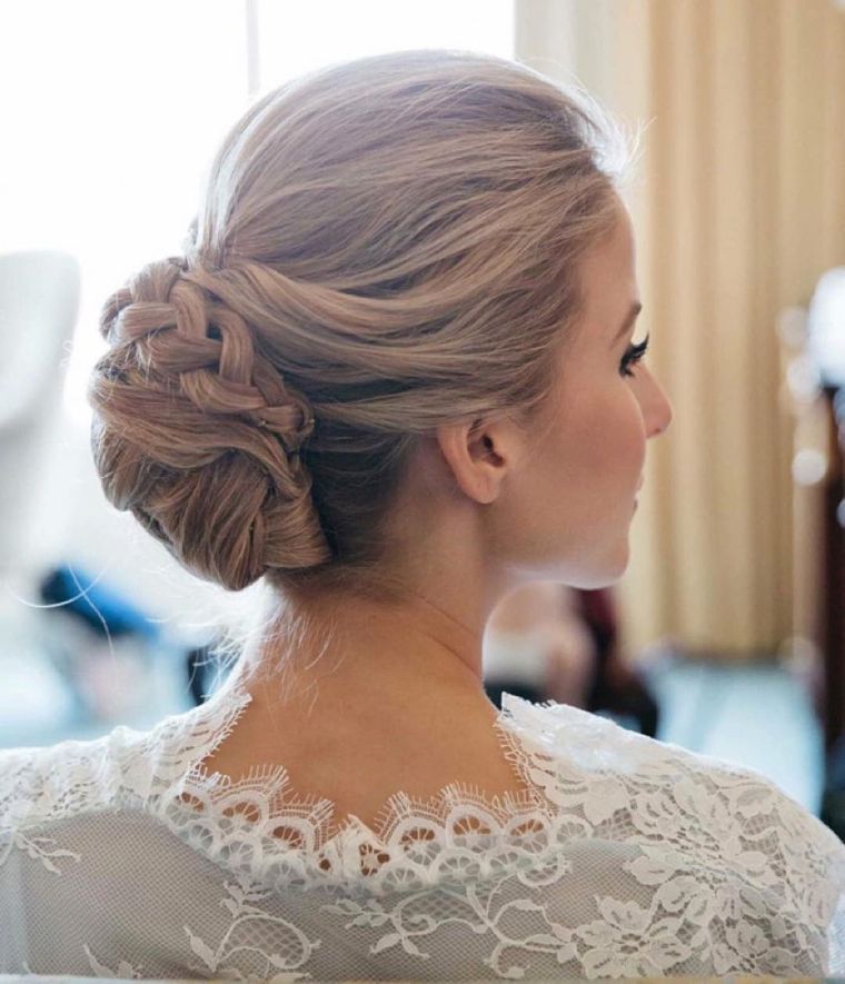 wedding photo hairstyle bun