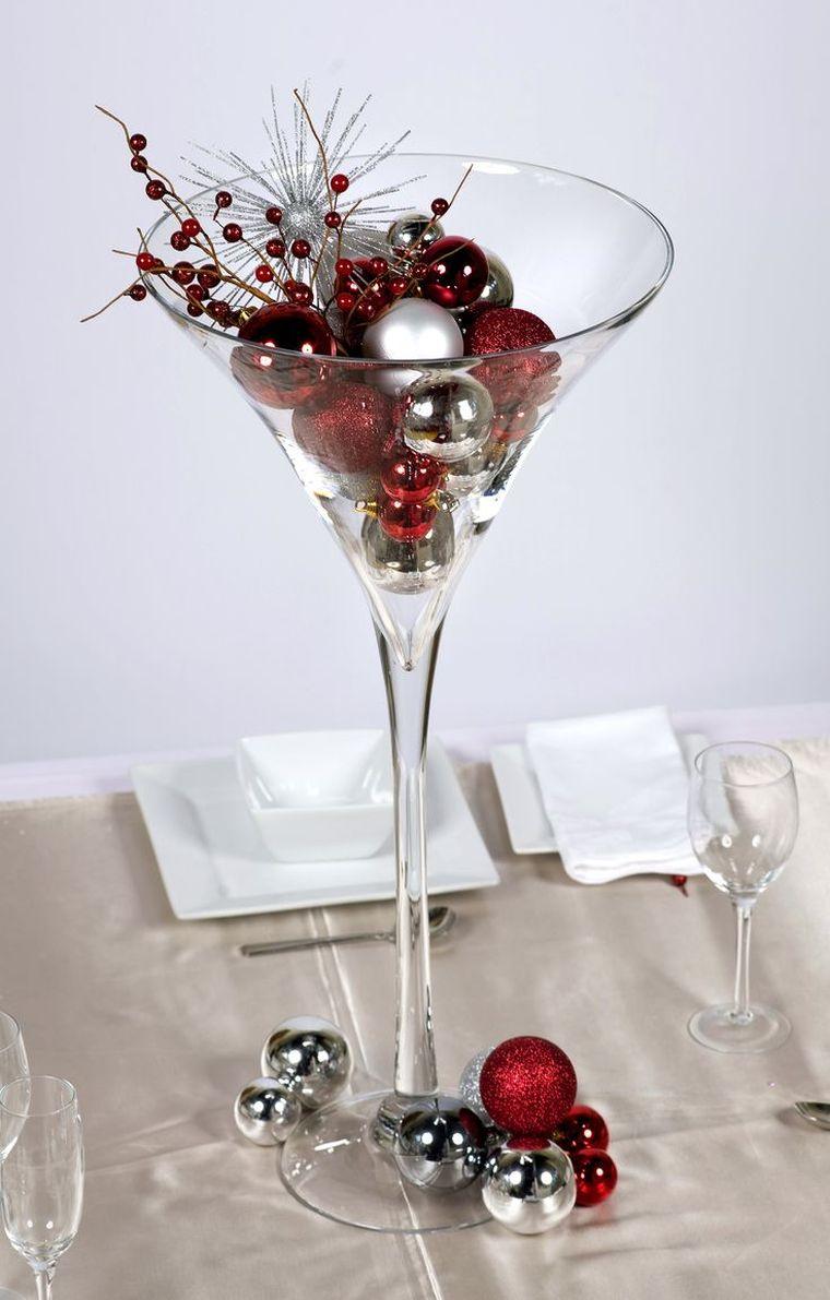 red and white christmas table decoration idea