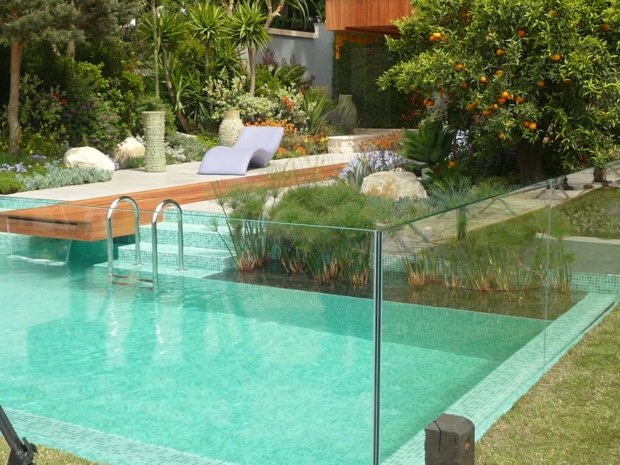 Contemporary pool lined balustrade design glass