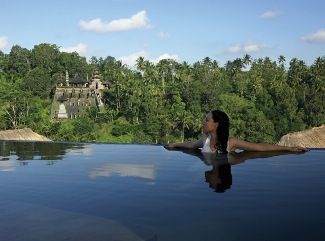 teres kolam renang yang menarik