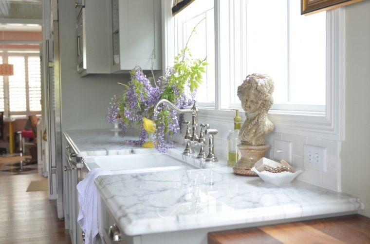 worktop marble-white kitchen and wood