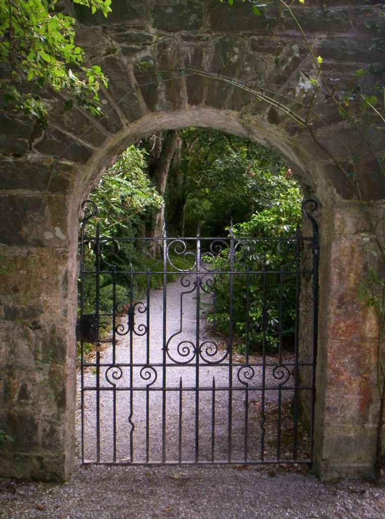 deco garden gate bricks