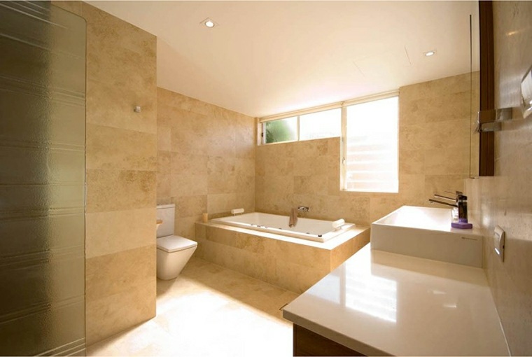 photos travertine beige bathrooms