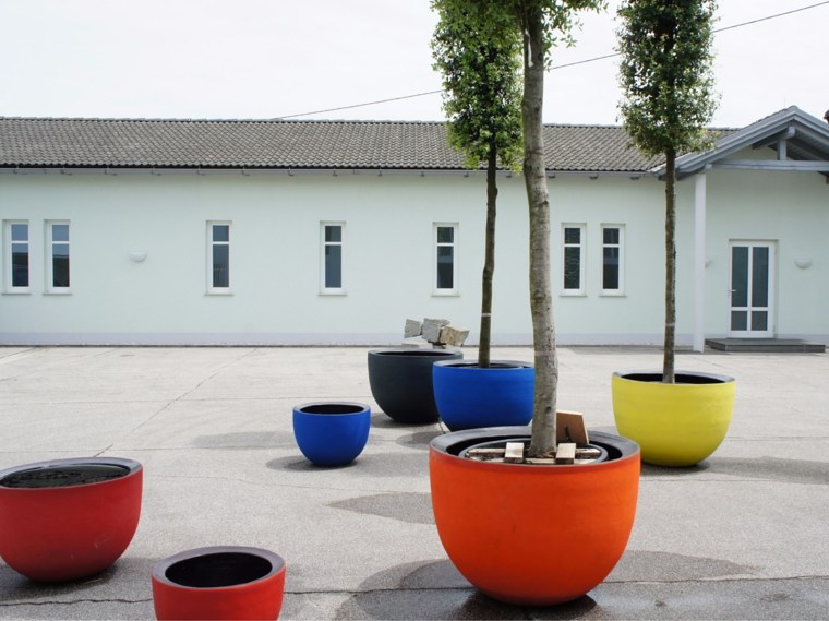 large flowerpot terracotta design garden terrace landscaping modern