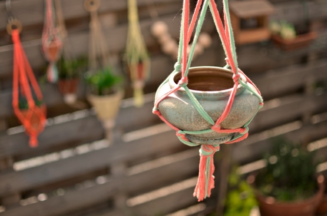 pot ceramic flowers string