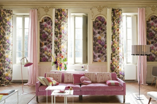 forår idé stue deco sofa pink plys blomster buket blomster lampe