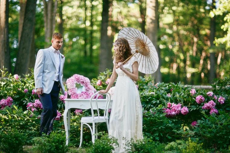 deco bryllup forår idé bord træ blomster