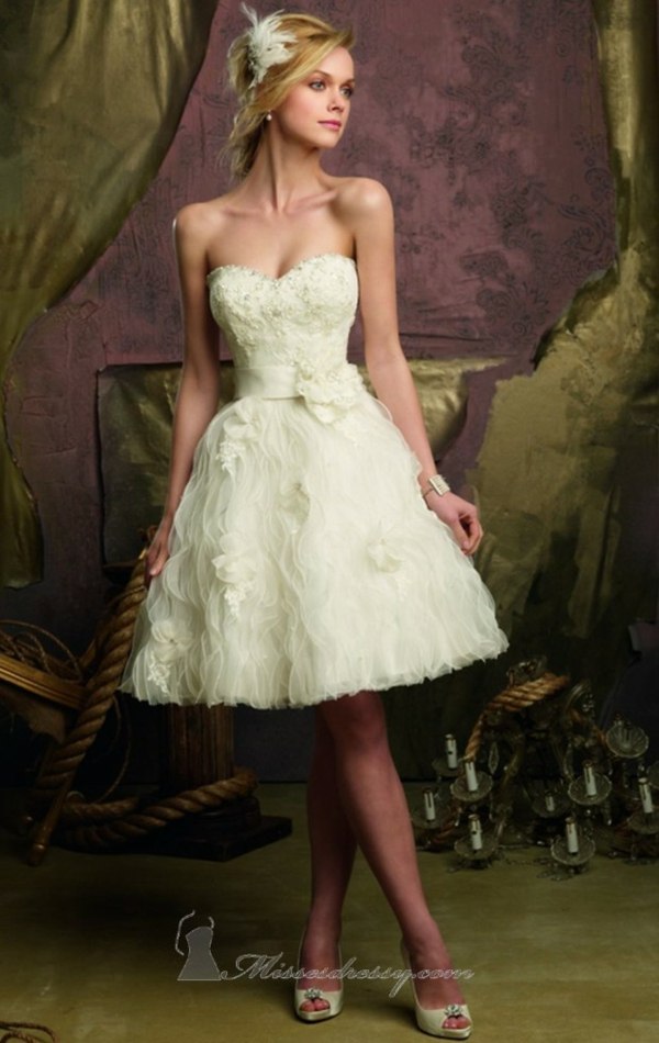 gaun pengantin tanpa tali pinggang