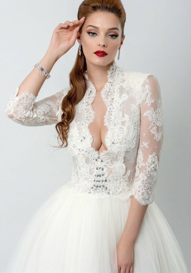 wedding dress decollete