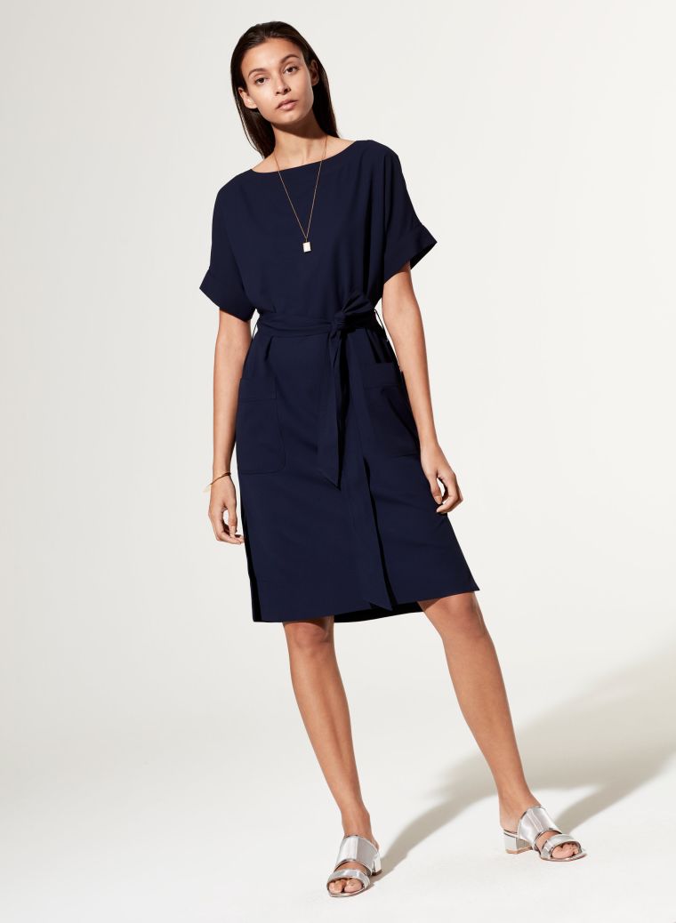 dress-inviterte-bryllup-ermer-farge-svart-kort