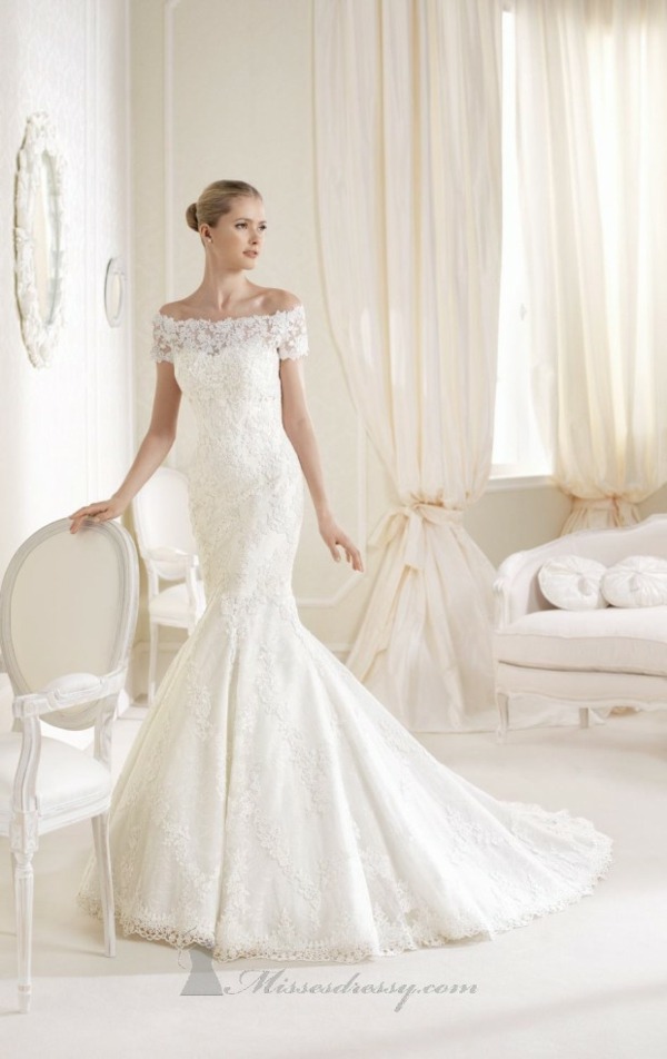 Elegant wedding dress with lace neckline