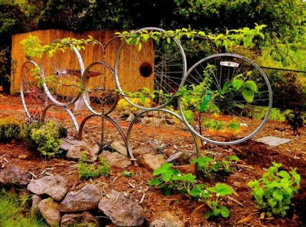 bike wheels recycle garden deco