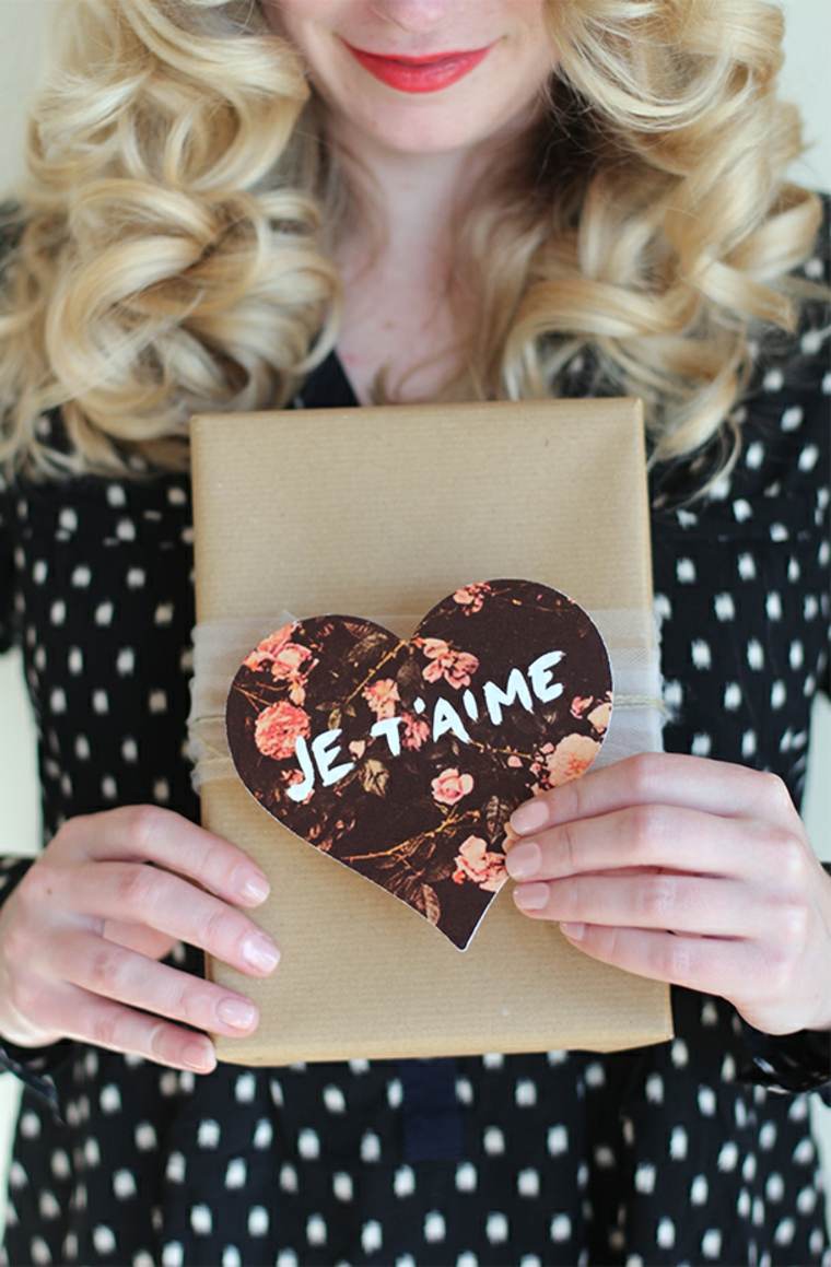 cardboard heart diy romantic deco idea