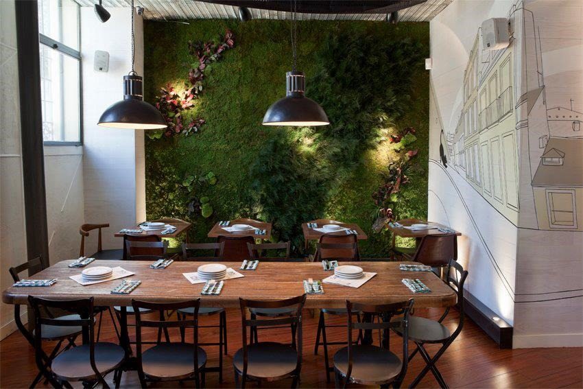 vertical interior garden idea dining room