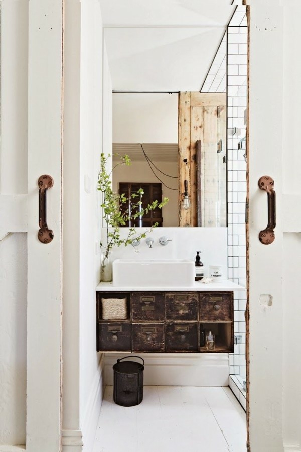 rustic bath room deco