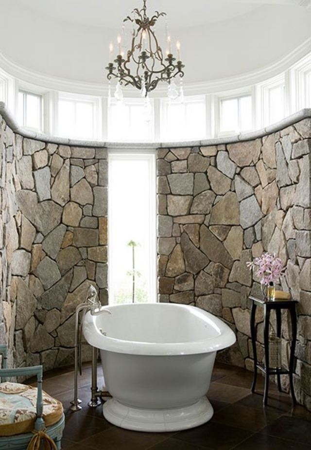 bathroom-design-natural-wall-wall-stone-chandelier-iron bathroom design