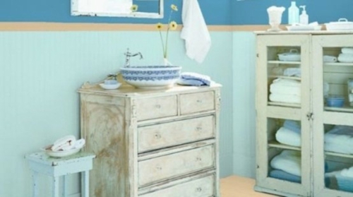 bathroom between shabby chic sailor style