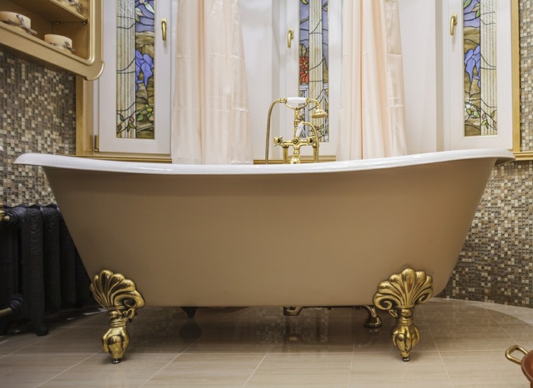 luxurious bathtub design idea wall tile