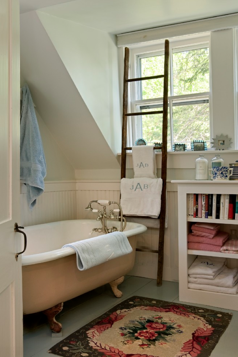 retro cozy bathroom