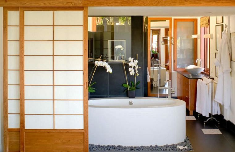 Bathroom Zen decor Japanese bath ofuro
