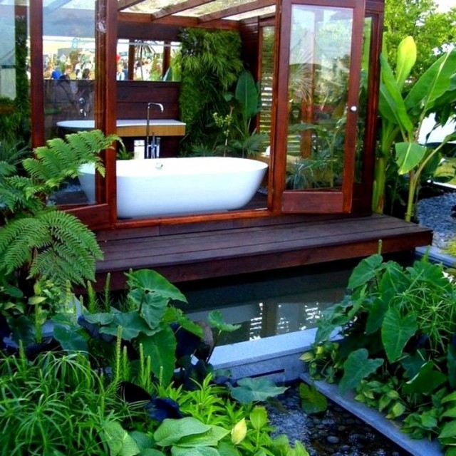 outdoor glass bathroom