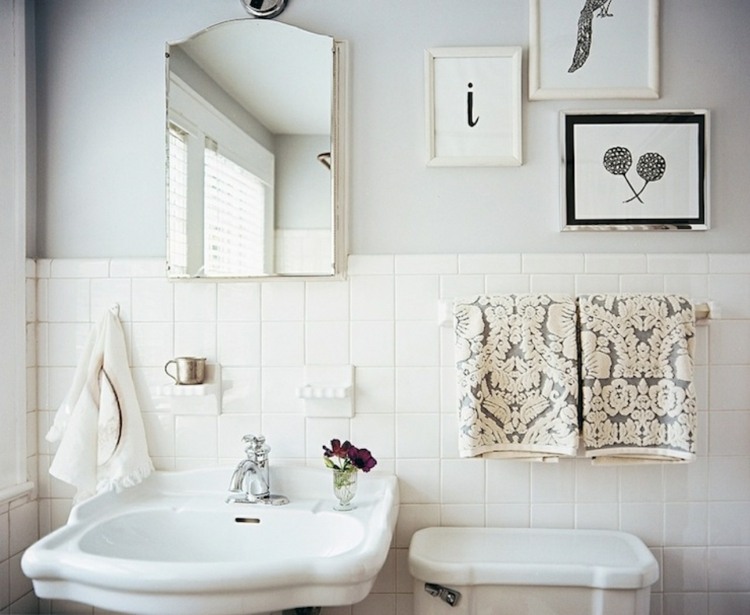 white bathroom deco walls