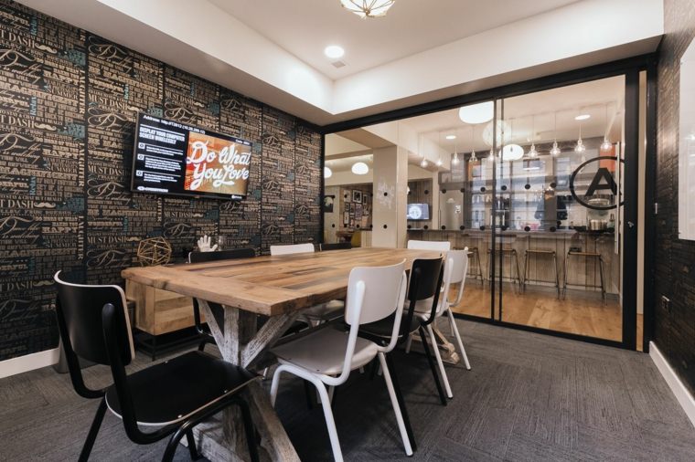 Bilik mesyuarat reka bentuk WeWork