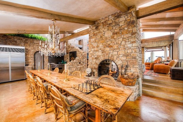 dining room deco wood stone