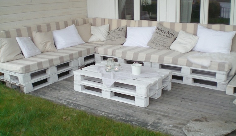 arrange garden furniture wood lounge pallet