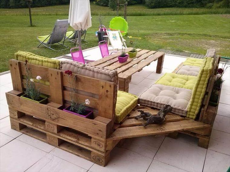 garden furniture in pallet canape-porte-plante