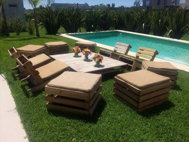 garden furniture in pallet to make a wooden piece of furniture