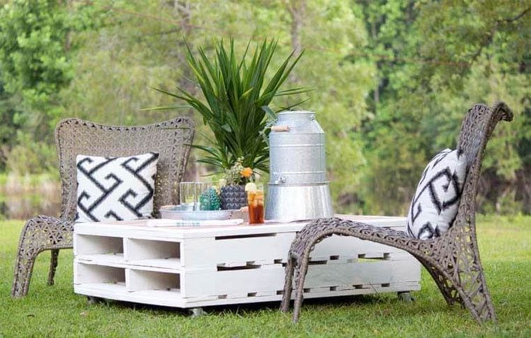 garden furniture pallet de-bois-table-basse-blanche