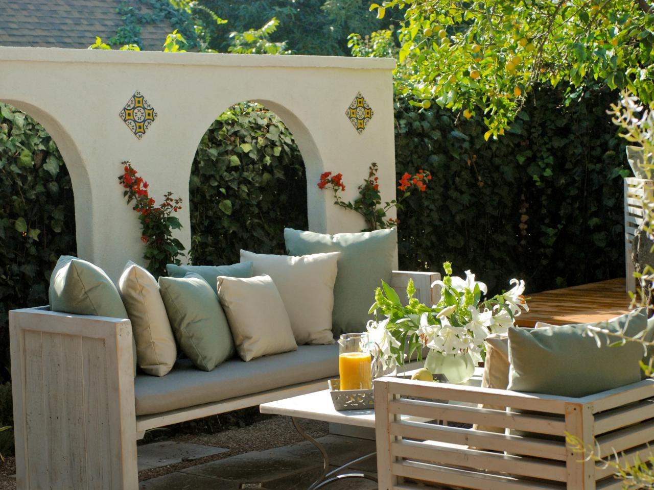 idea furniture garden terrace decoration deco design exterior white flowers deco