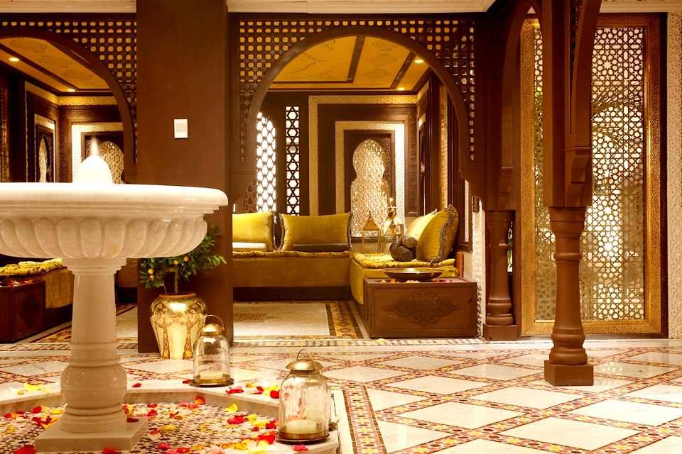 Moroccan inspiration fountain living room deco