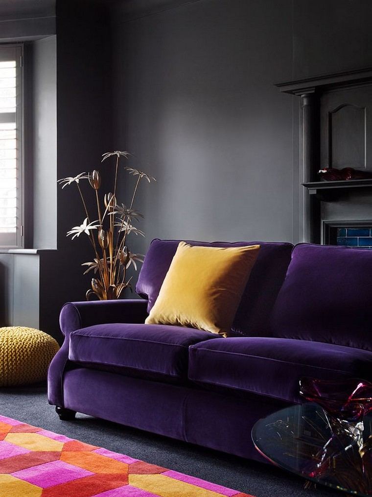 stue maleri aubergine sofa