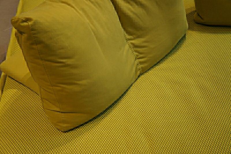 stue interiør moderne sofa gul sofa rock bobois detalj