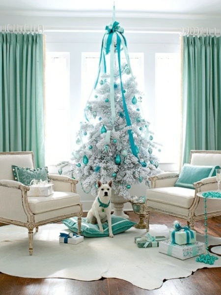 pohon natal biru putih