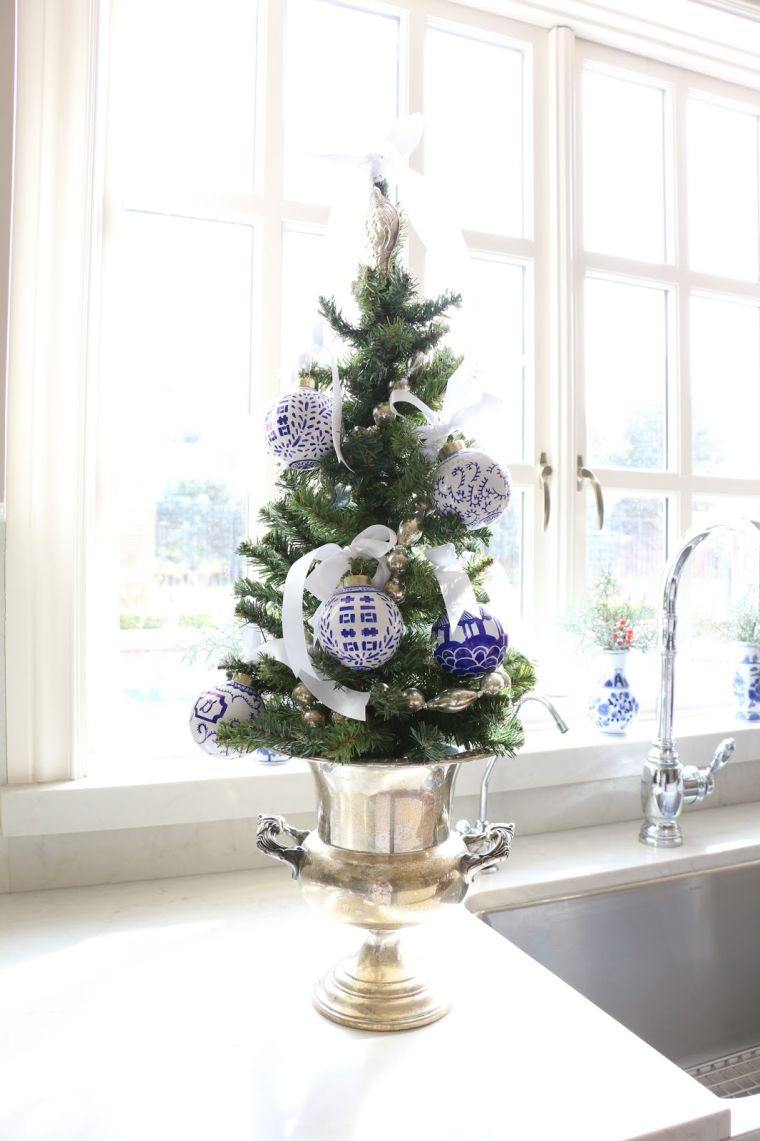 white and blue fir small space idea christmas deco