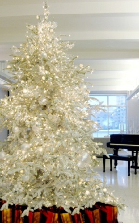 pohon natal putih elegan