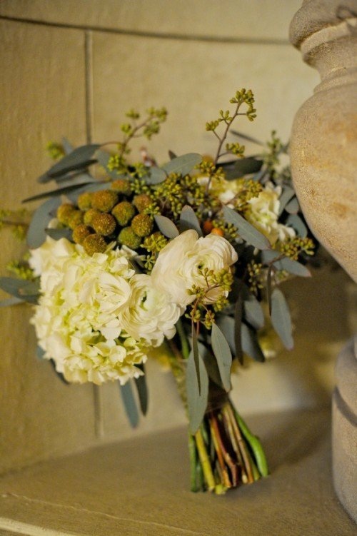 simple wedding bouquet flowers white