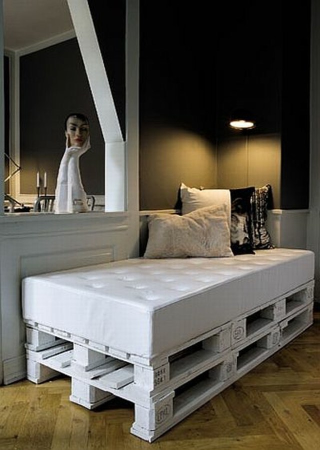 stylish sofa-pallet-wood-white