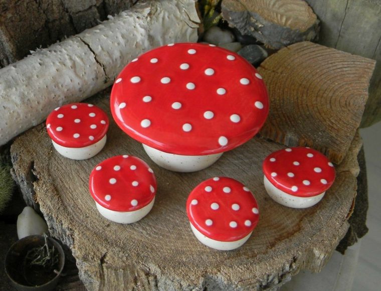 garden decoration figurines red mushrooms