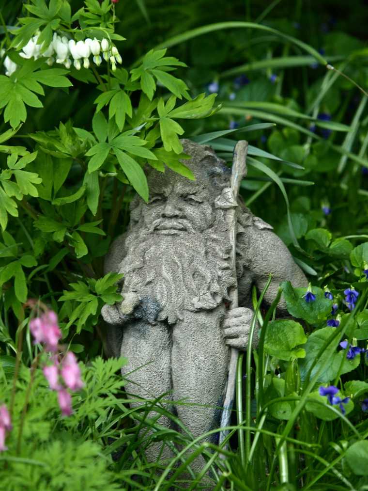 statuette stone garden decoration