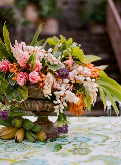 sublim blomstrende buket på vintage vase